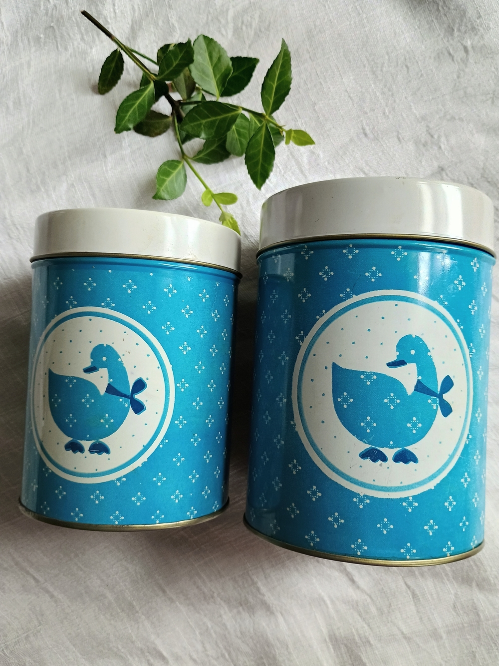 🌻 COTTAGE CORE 🌻 1980s x 2 Farm Kitchen Tin Goose Nesting Canisters, Eclectic